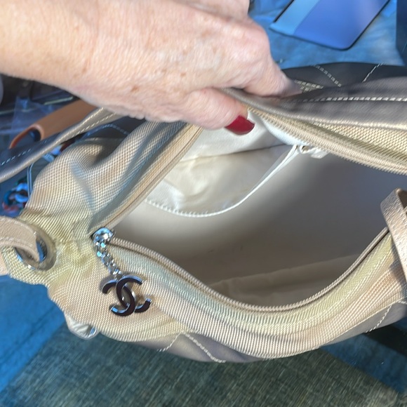 CHANEL Cream Leather Shoulder Bag with COA - Picture 6 of 7